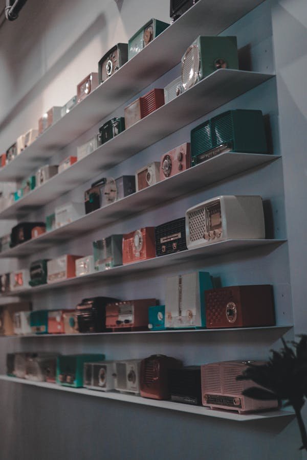 Étagère murale rectangulaire : style et optimisation d'espace